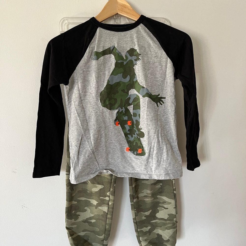 GAP Kids Camouflage Skateboard Graphic  Quarter (Elbow) Length Shirt